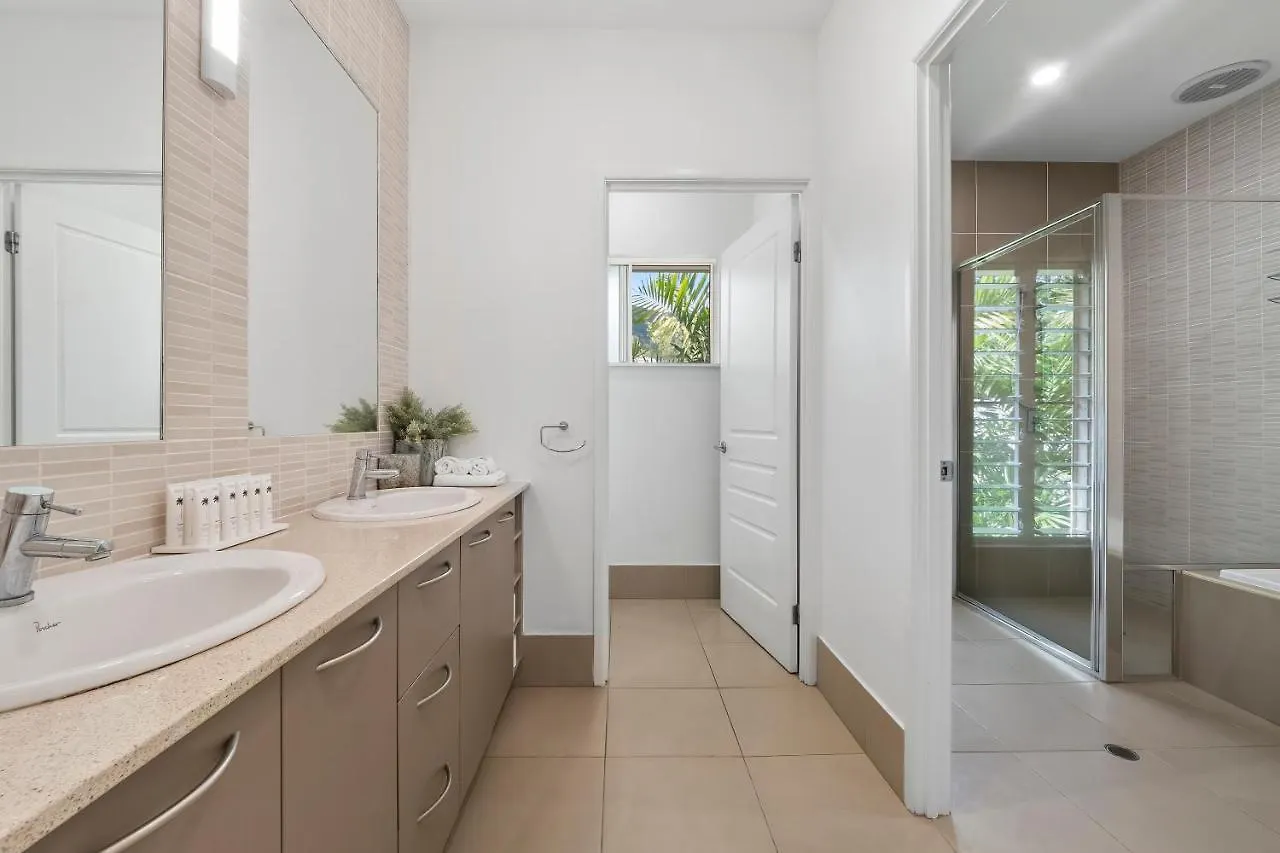 Holiday home Totoka Retreat Palm Cove Villa