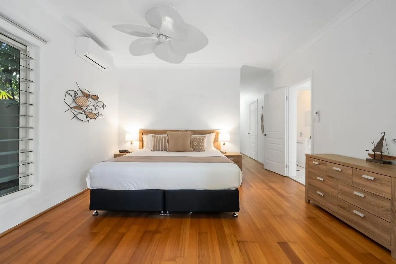 Totoka Retreat Palm Cove Villa