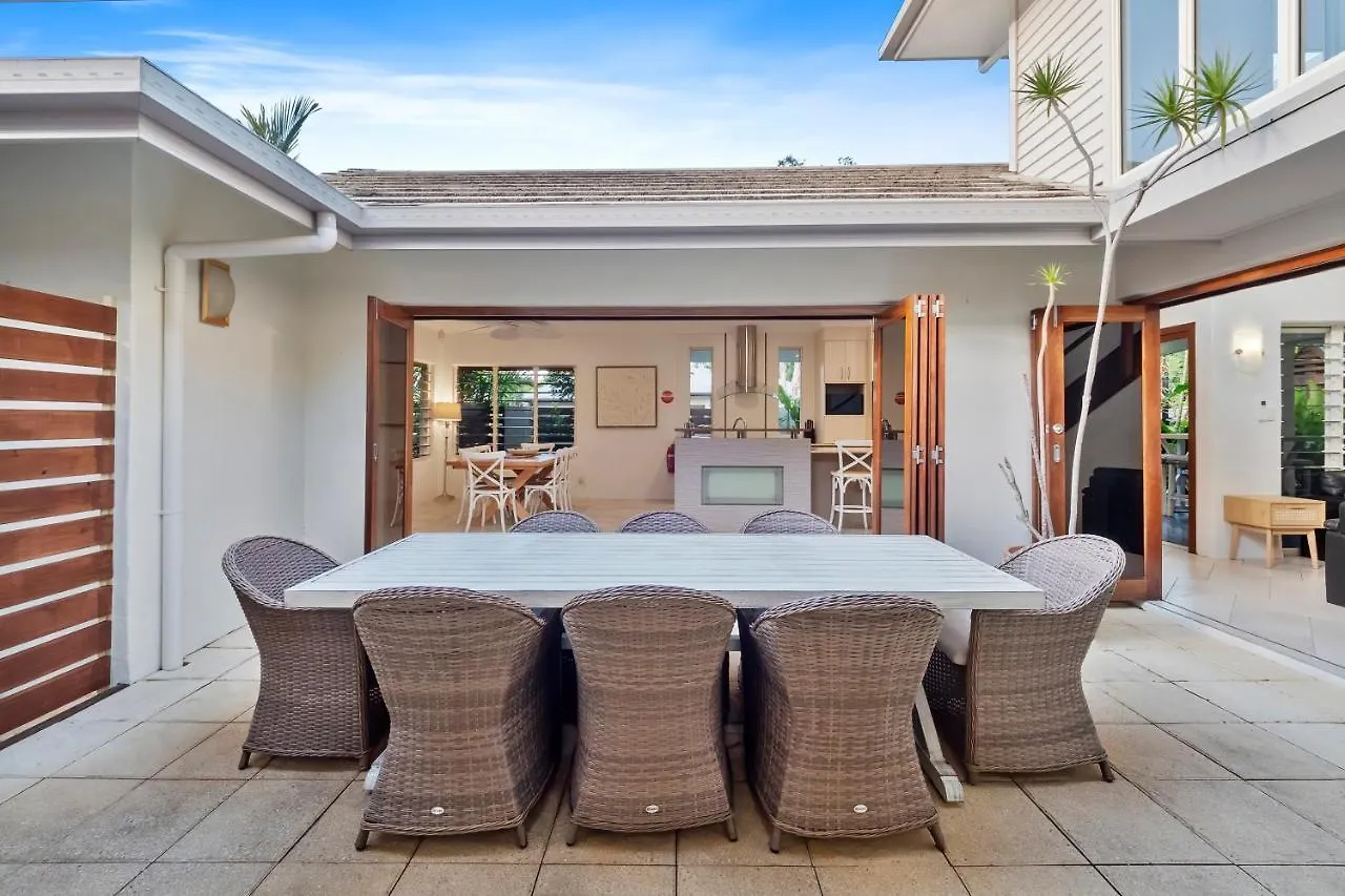 Holiday home Totoka Retreat Palm Cove Villa