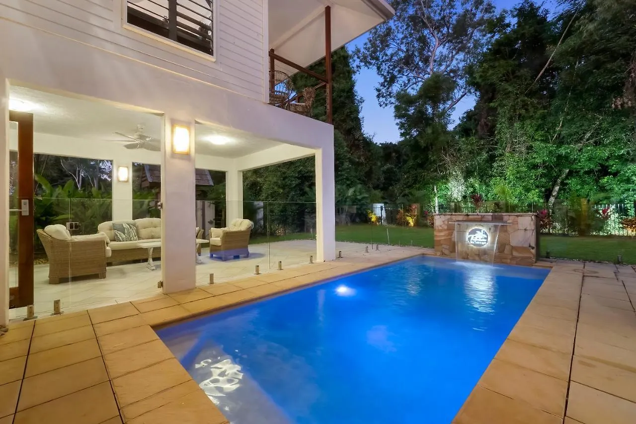 Holiday home Totoka Retreat Palm Cove Villa