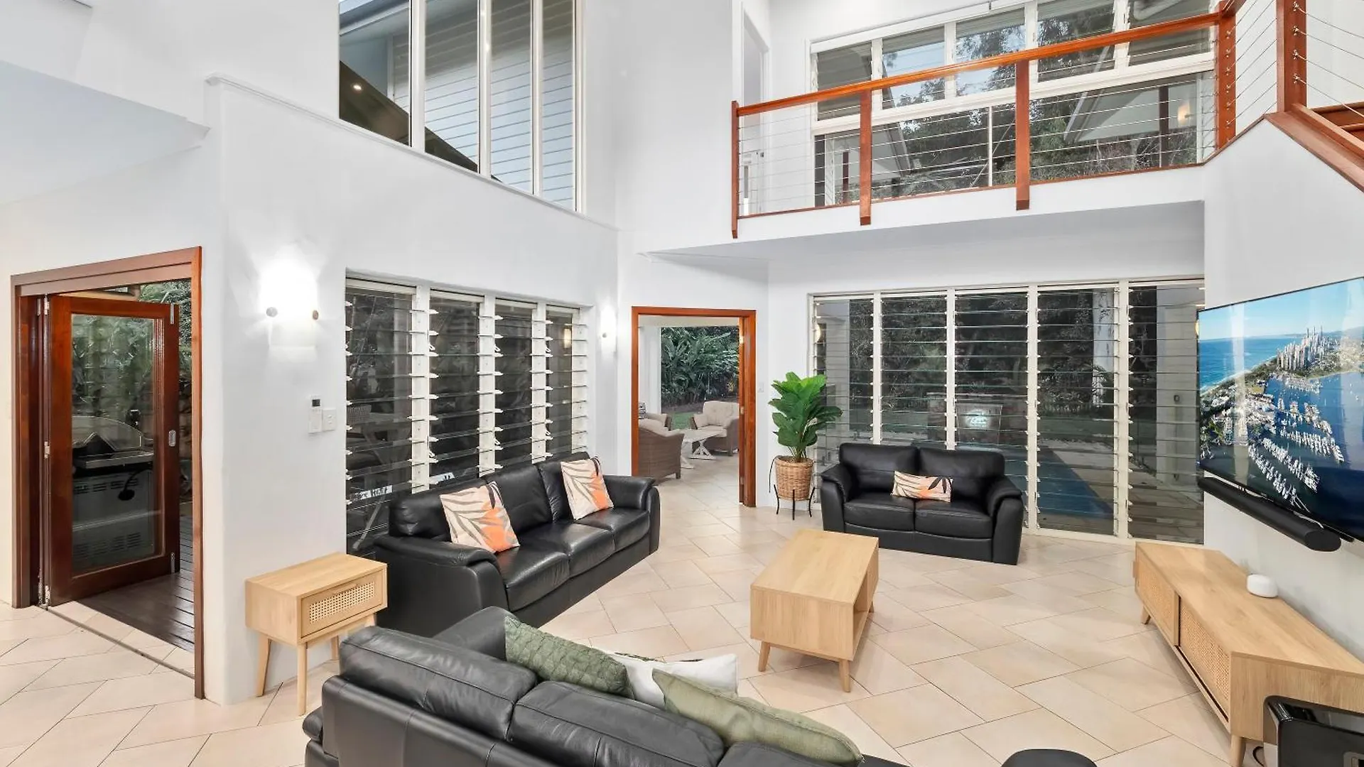 Totoka Retreat Palm Cove Villa